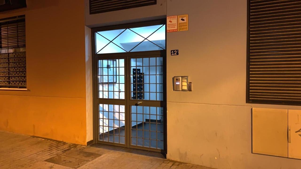 Blonski-Yellow Málaga Buitenkant foto