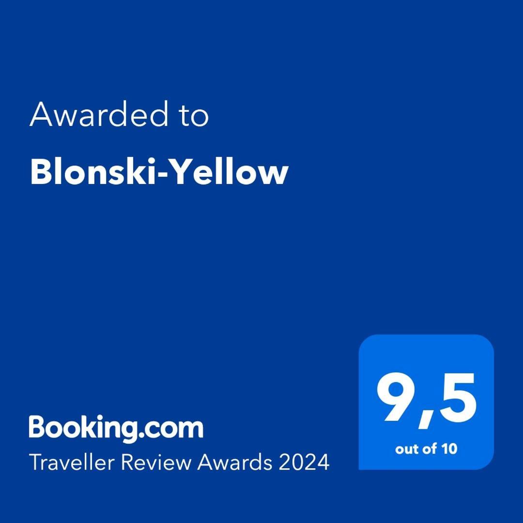 Blonski-Yellow Málaga Buitenkant foto